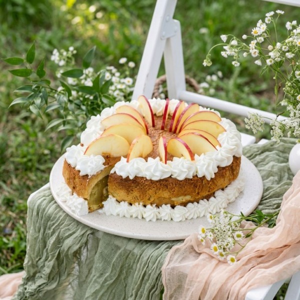 Tort cu mere și cremă de zahăr caramelizat